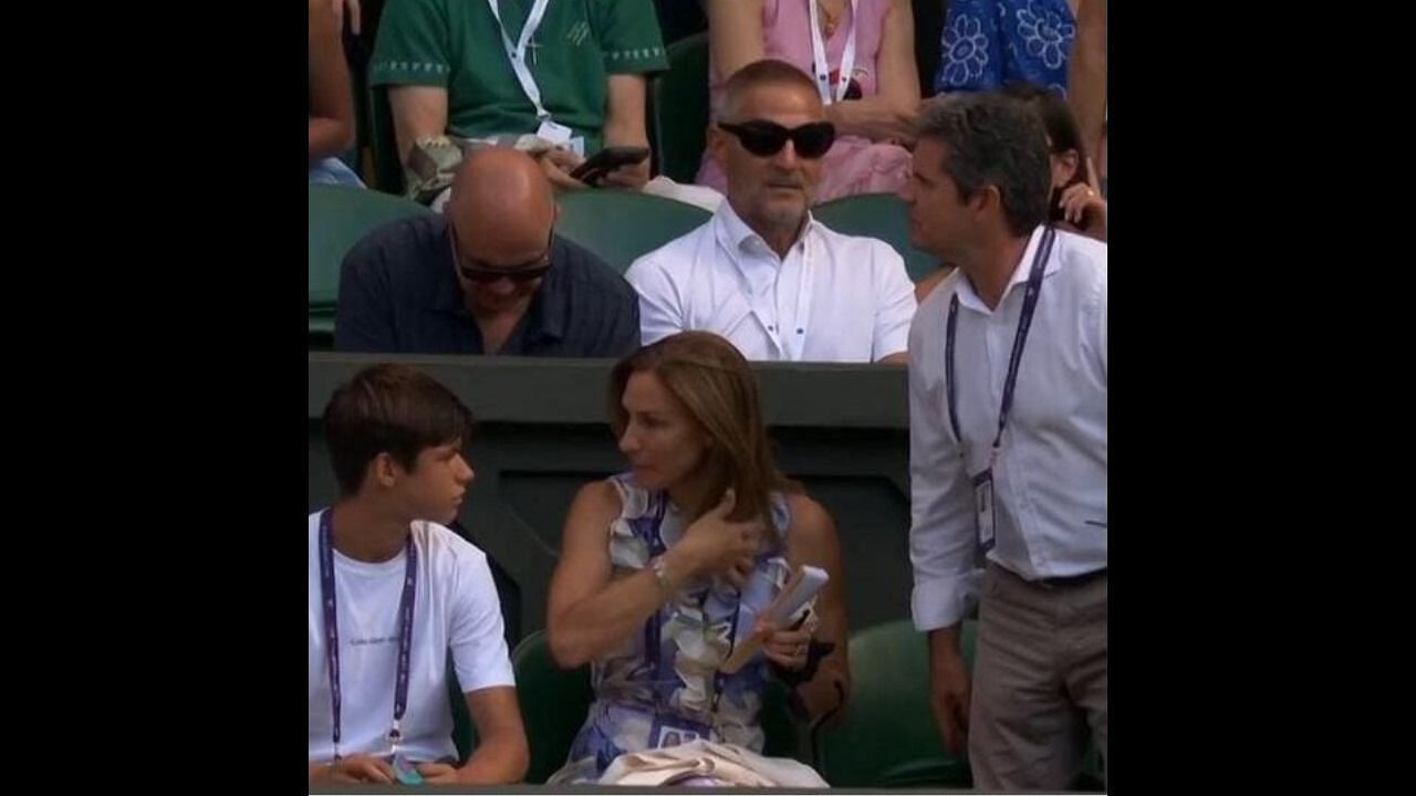 Carlos Alcaraz's family enjoying his Wimbledon final against Jannik Sinner | Source: Screenshot via X/@alcarazdaily
